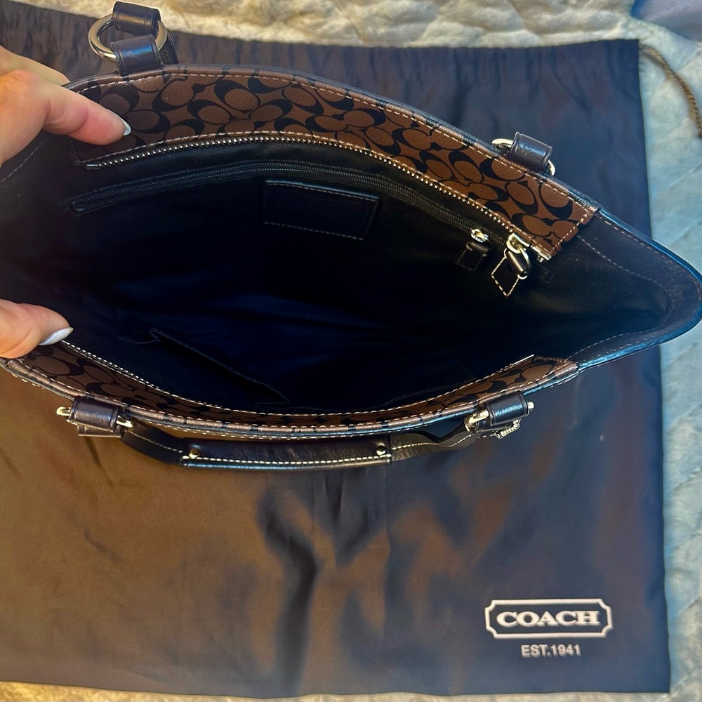 COACH PURSE, NWOT, GORGEOUS, UNTOUCHED, NEVER USED ONCE